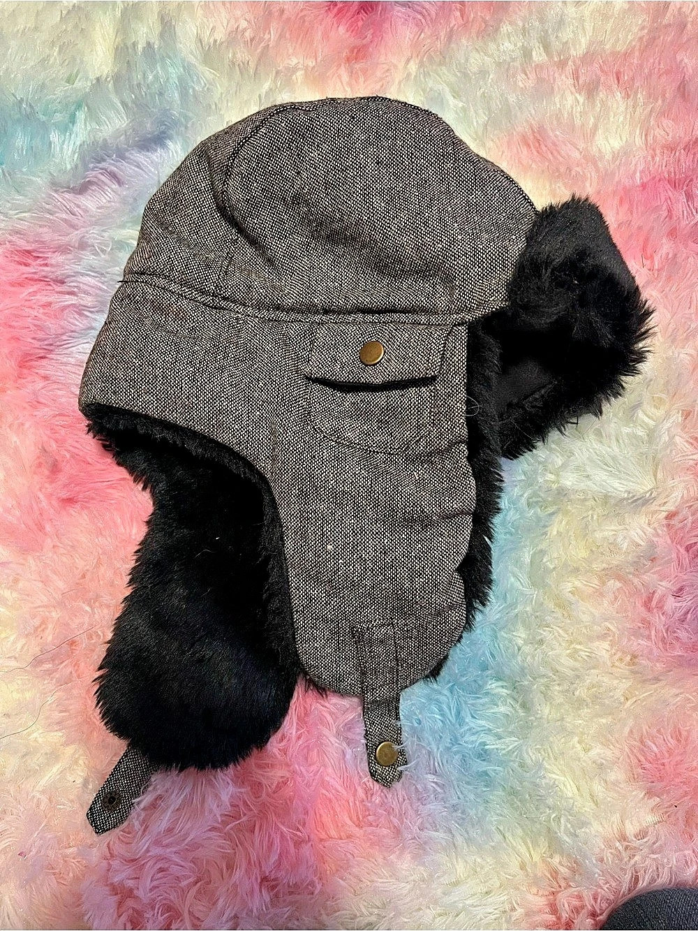 Adorable Trapper Hat in Gray & Black Like New
